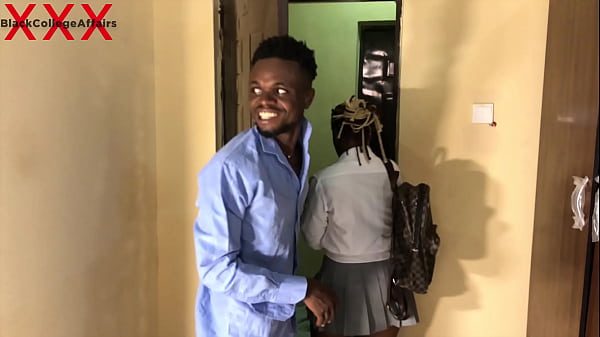 AFFILATO! AFFILATO! IL PREFETTO SIGNORE SCOPA FELICE IL SUO COMPAGNO DI CLASSE. SI PREGA DI ISCRIVERSI A ROSSO