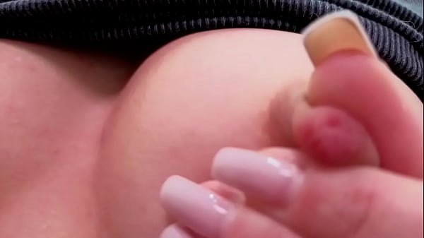 Teen Teen si esibisce in modo sexy