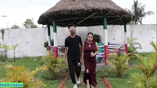 Sesso indiano di fantasia con la zia indiana con Rich Boy! Spogliami prima