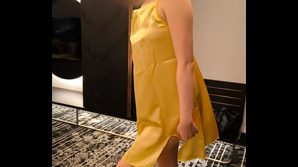 Pretty Teen Girl si spoglia in asian_woman