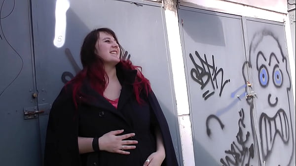 Domi ist ein wirklich unersättlicher SSBBW-Neuling, der eine schmerzhafte Zeit erleben wird!