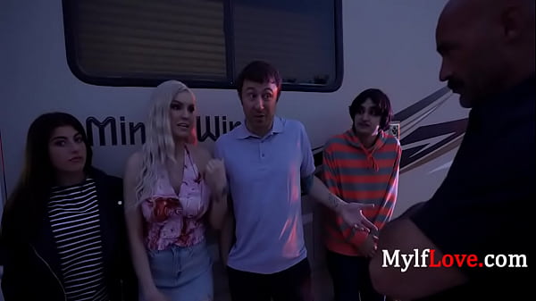 We'_re The Taylors (La familia soborna al policía)