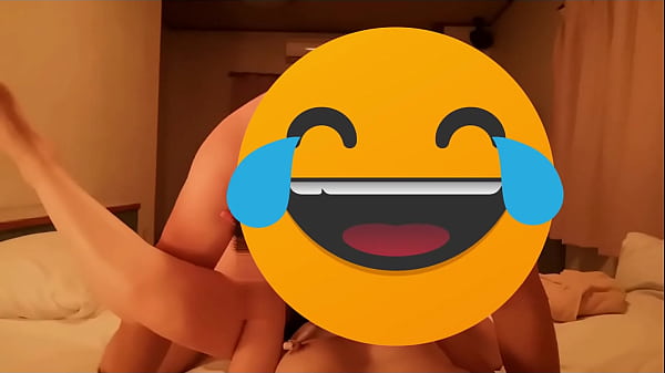 Dieses Mal stieß ich in der Missionarsstellung mit nackten Beinen kräftig zu