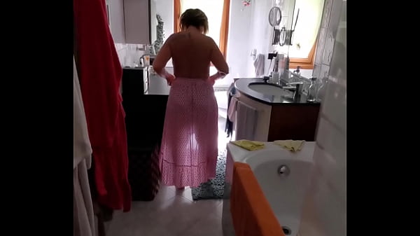 Mi marido se corre en mi boca antes de salir de compras