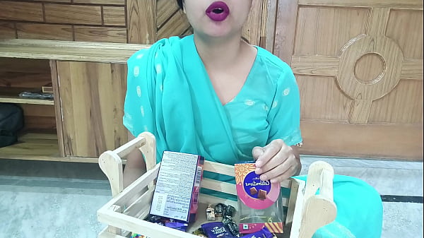 Xxx Indian Desi Village Kaamwali si fa scopare il culo con l'aiuto della sua figa