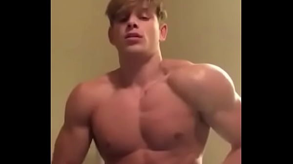 Mamado sabroso rubio masturb&aacute_ndose y corriendose