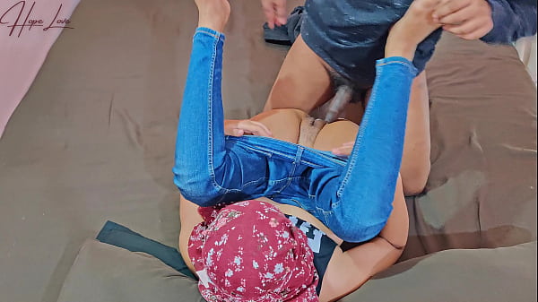 Hermosa chica malaya con hijab sexo misionero.