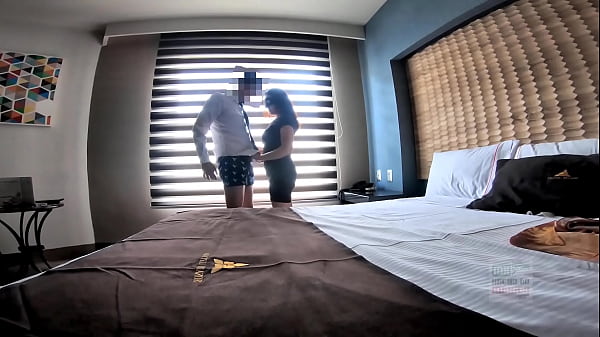 Mi regalo de graduación fue una Milf liberal. Ya estas grande ponte un traje y mete tu verga dentro de mi