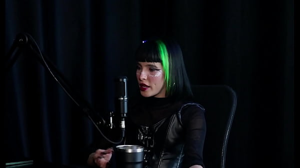 Cô từ bỏ việc gia nhập SG, bán ảnh khoả thân mà bạn trai giấu kín, dạy các lớp vật lý và chương trình đầu tiên của cô thật kỳ lạ - Carol RHCP (SHEER/RED)