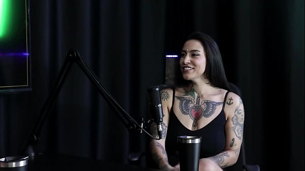 Prende in giro quasi tutti i clienti ma non fa molta siririca e, a seconda del cazzo, la sua posizione preferita è... - Lexi Mallet (SHEER/RED)