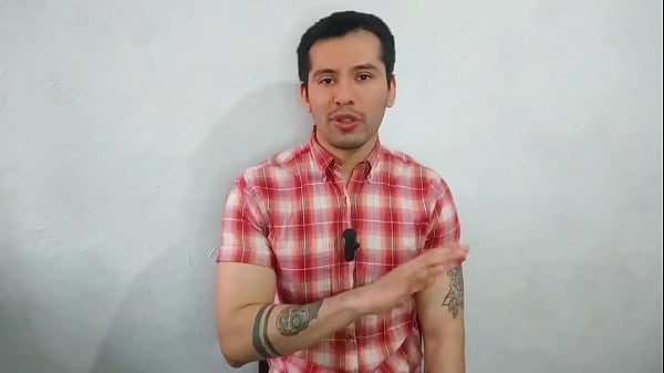 Der verheiratete Maquiladora-Vorgesetzte penetriert seinen Angestellten in der Nachtschicht ohne Sattel in den Toiletten! sexuelle Geschichte