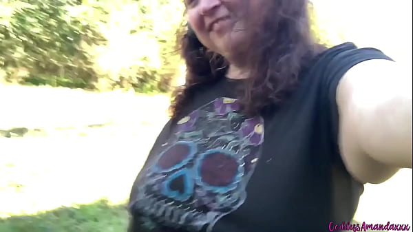 Tetas rebotando, orinando en el coño, pies y zapatos sucios.