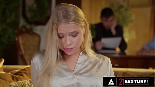 21 SEXTURY - La splendida Alexa Flexy si fa scopare il suo bel culo dai suoi capi