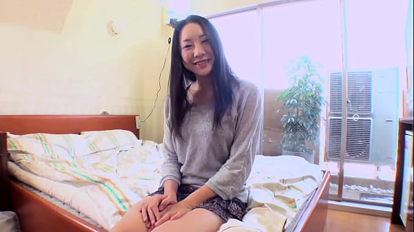 Miho Wakabayashi una donna disinibita con tanti peli sulla figa si fa scopare la figa