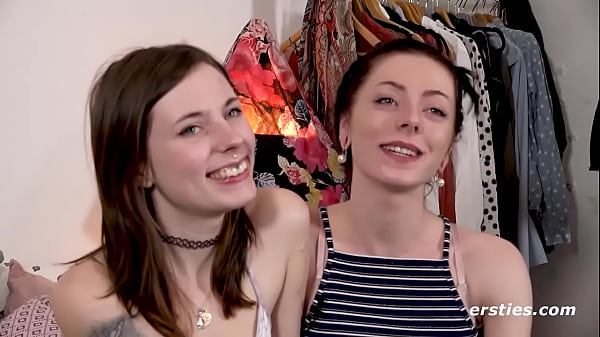 Hermosas jovencitas alemanas se lamen y se tocan