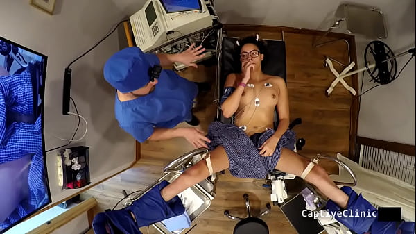 Rebel Wyatts « Pris : par son gouvernement », un avenir dystopique tordu où le gouvernement s'attaque aux citoyens ayant des traits spéciaux ! Avec le docteur Tampa ! Regardez le film complet de 2 heures uniquement sur BondageClinic ! Réup