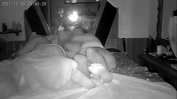 Hot Top ohne Höschen mit rausgestrecktem Arsch