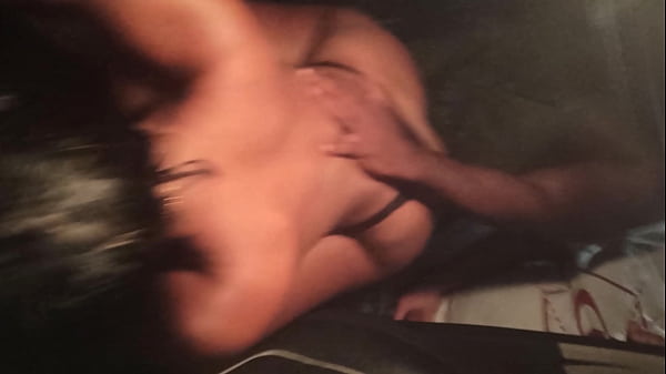 Dogging auf dem Parkplatz des samba_dromo do Anhembi in s&atilde_o Paulo während des Karnevals Teil 2, der Esser zieht das Kondom aus und spritzt in die Tür meines Autos