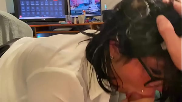 enfoncer une bite dans la bouche du prof chez elle par une pute