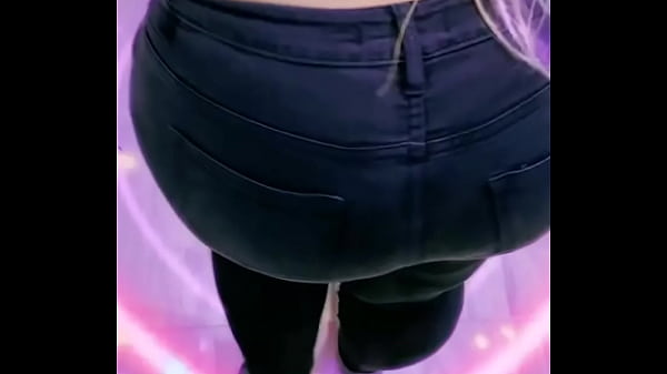 Mi Madrastra nalgona quiere verga, la atrapo mostrando su hermoso s&uacute_per culo