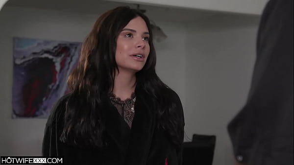 HotwifeXXX - Un grosso cazzo nero mostruoso viene sul mio cespuglio sposato (Violet Starr)