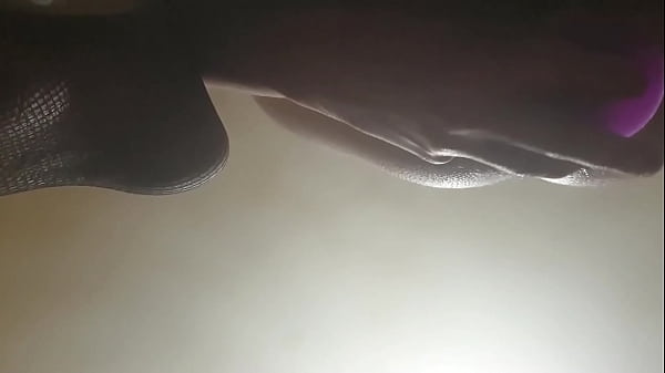 Sasha Earth scopa il culo con i giocattoli e fa sesso anale