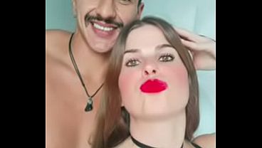 Patricinha loses her phone and intimate videos hit the internet. aten&ccedil_&atilde_o (amateur) (FELL ON THE NET)