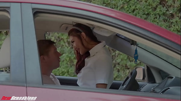 New Sensations - Asiatische Teenie-Schlampe genießt Riesenschwänze (Mina Luxx)