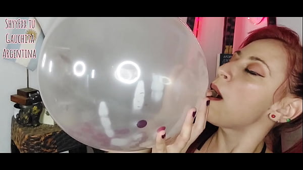 ShyyFxx your favorite redhead playing and popping balloons! looner fetish