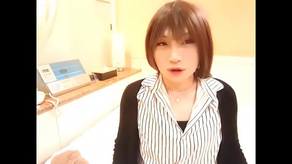 Avec un homme que j'ai rencontré sur un forum. Je suis allé dans un hôtel à Shinjuku. Il m'a aspergé de sperme sur l'anus.