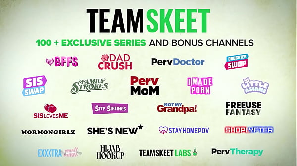 La studentessa innocente Sabrina Banks si lecca il culo e si scopa in classe