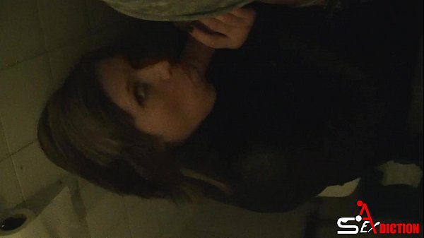 Lulu fa un pompino al pub con Jose Adiction