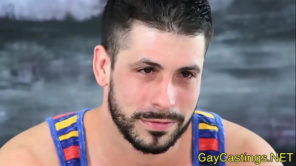Fusto spagnolo succhia il cazzo ai gaycasting